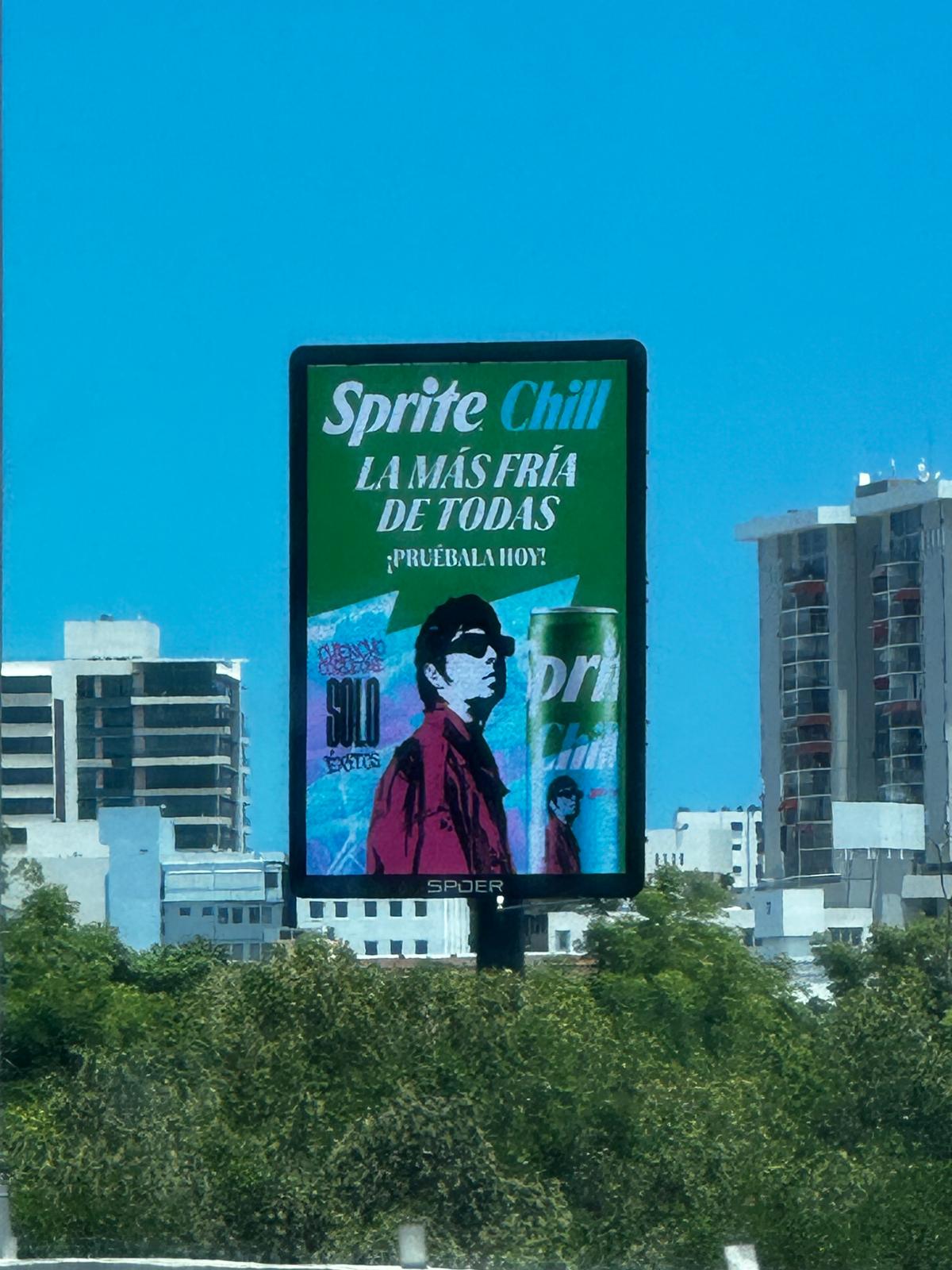 Valla de Sprite Chill sobre San Juan con el arte de SOLO: La más fría de todas